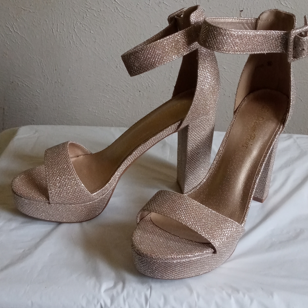 Dream Pairs sandals - Picture 3 of 8